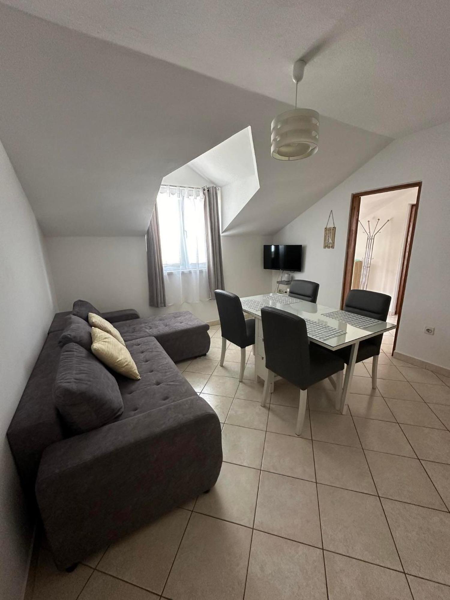 Apartmani Ljubica, Murter Exteriör bild