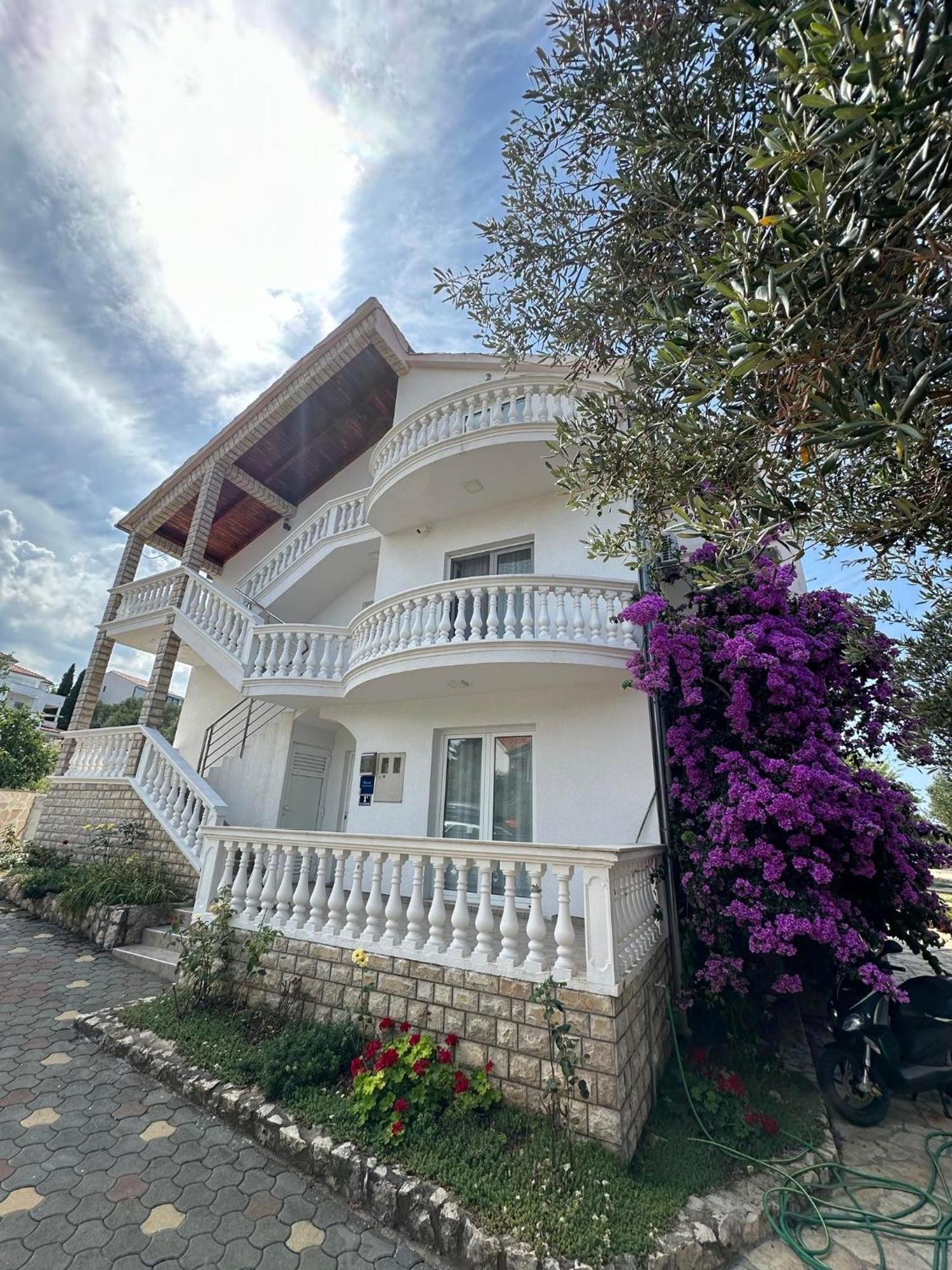 Apartmani Ljubica, Murter Exteriör bild