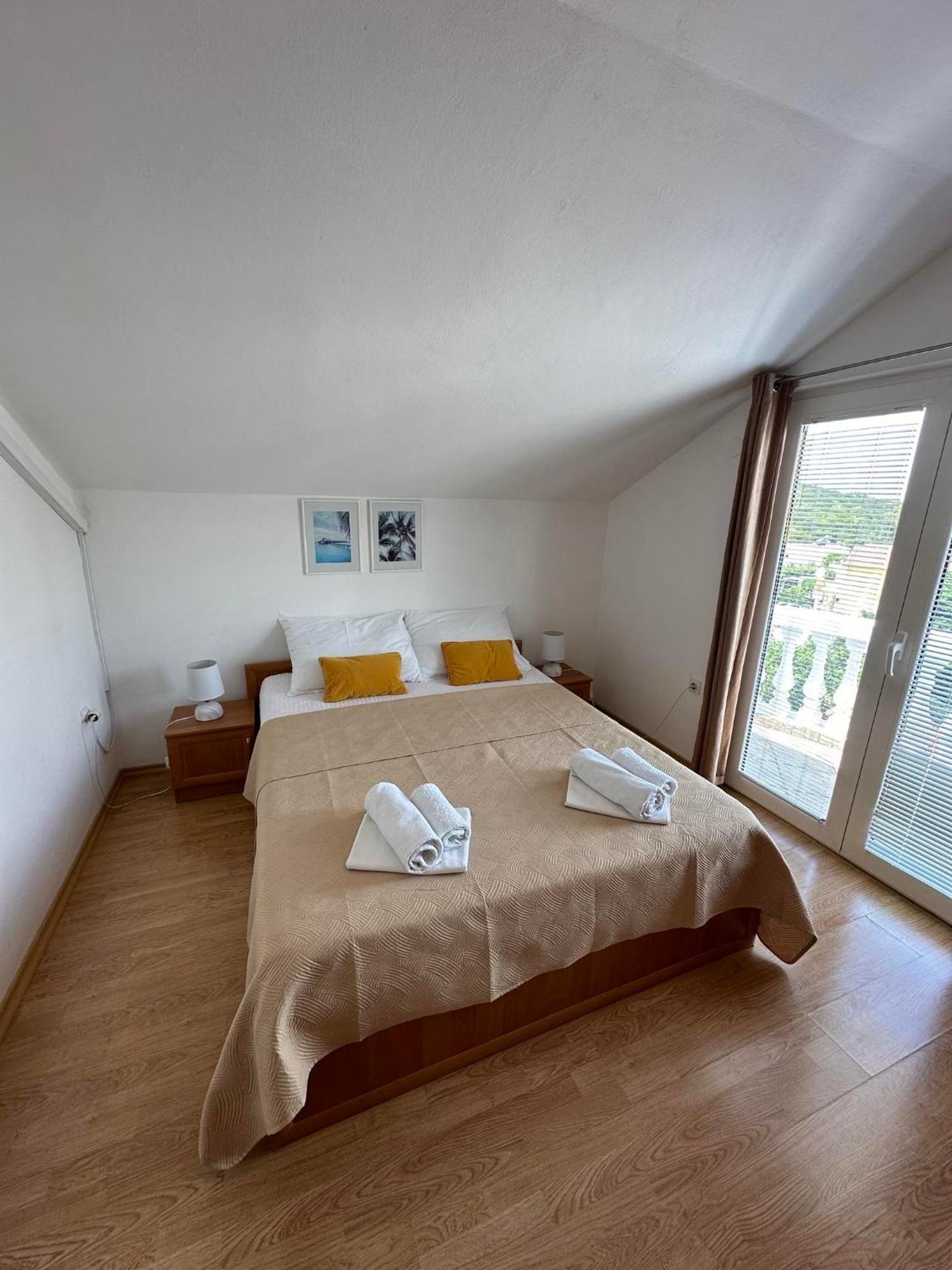 Apartmani Ljubica, Murter Exteriör bild