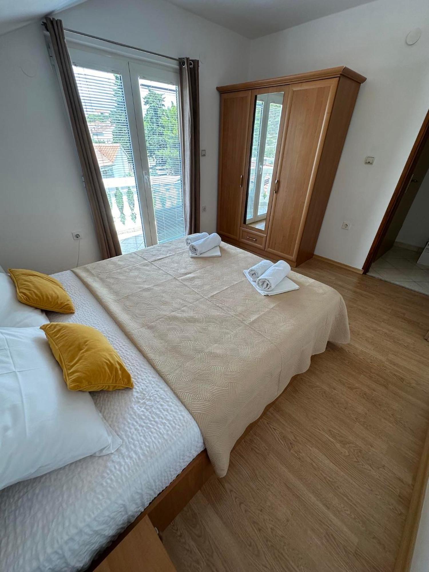 Apartmani Ljubica, Murter Exteriör bild